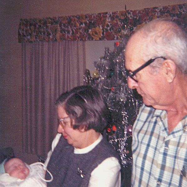 ../Images/Helen and Bud Curry with granddaughter Jenifer.jpg